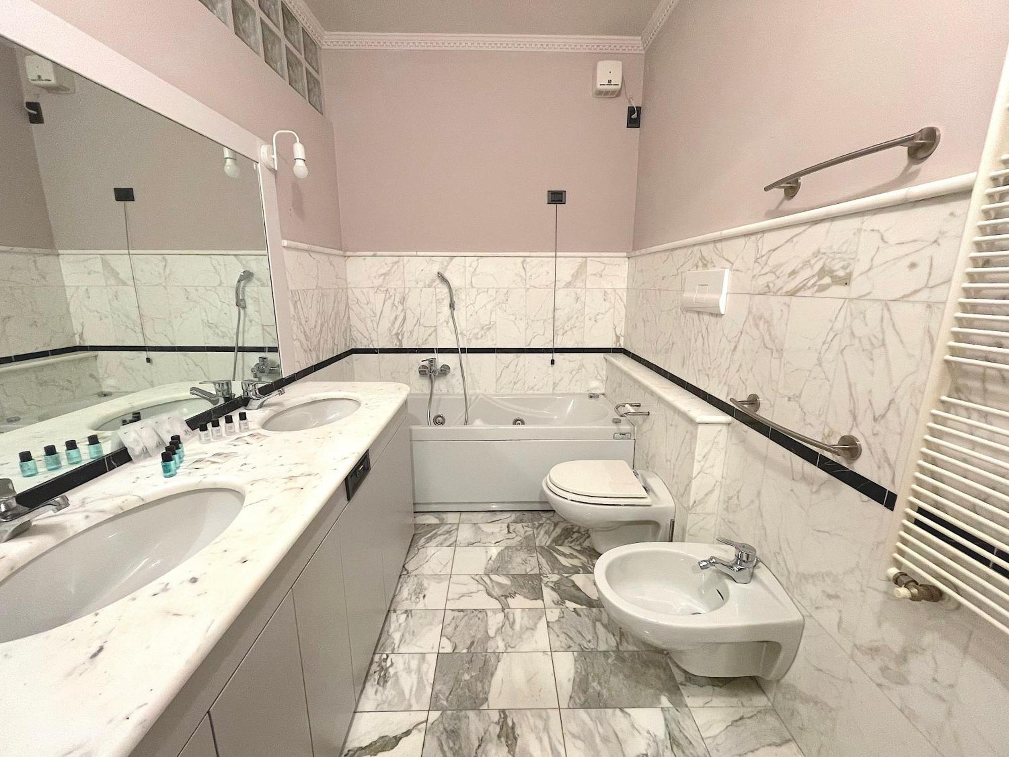 Best View Boutique Apartments Bergamo Luaran gambar